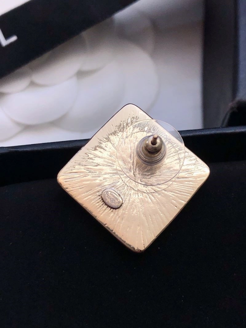 Sophisticated Chanel Earrings 221465