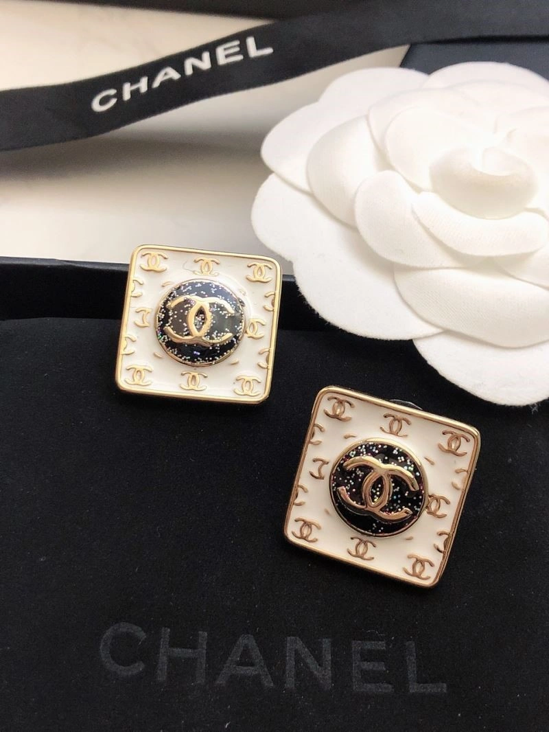 Sophisticated Chanel Earrings 221465
