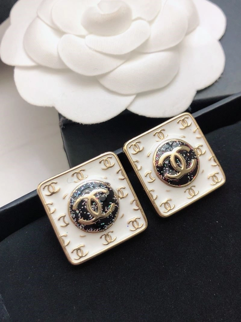 Sophisticated Chanel Earrings 221465