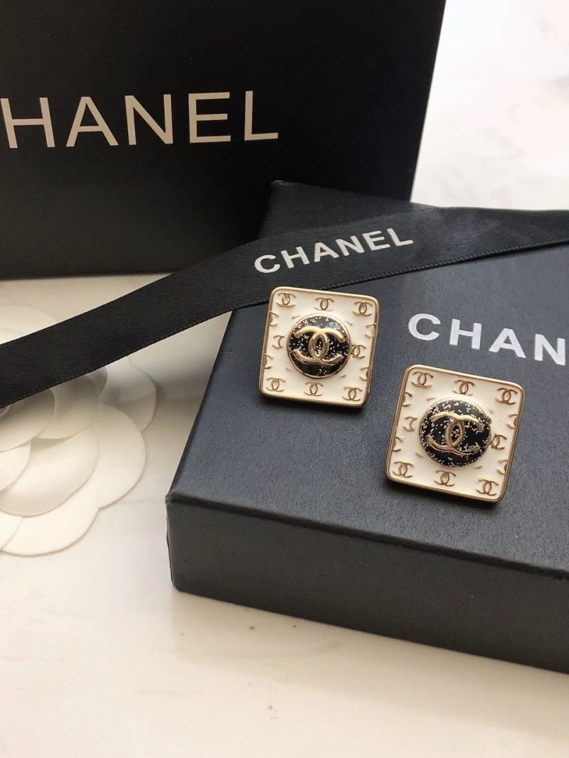Sophisticated Chanel Earrings 221465