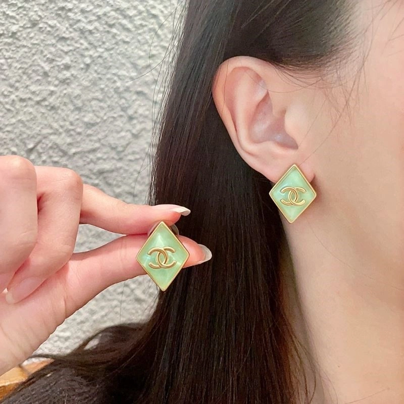 Snug Chanel Earrings 221448