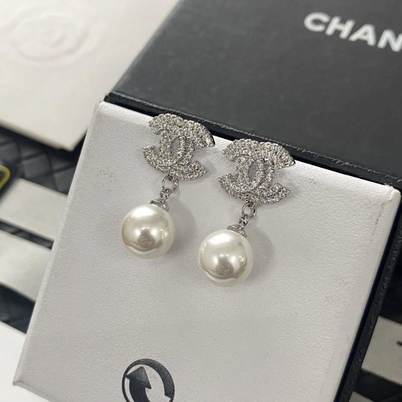 Unique Chanel Earrings 221454