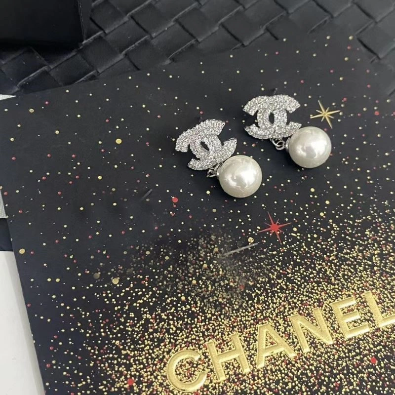 Unique Chanel Earrings 221454