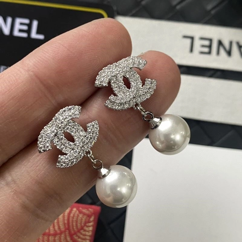 Unique Chanel Earrings 221454