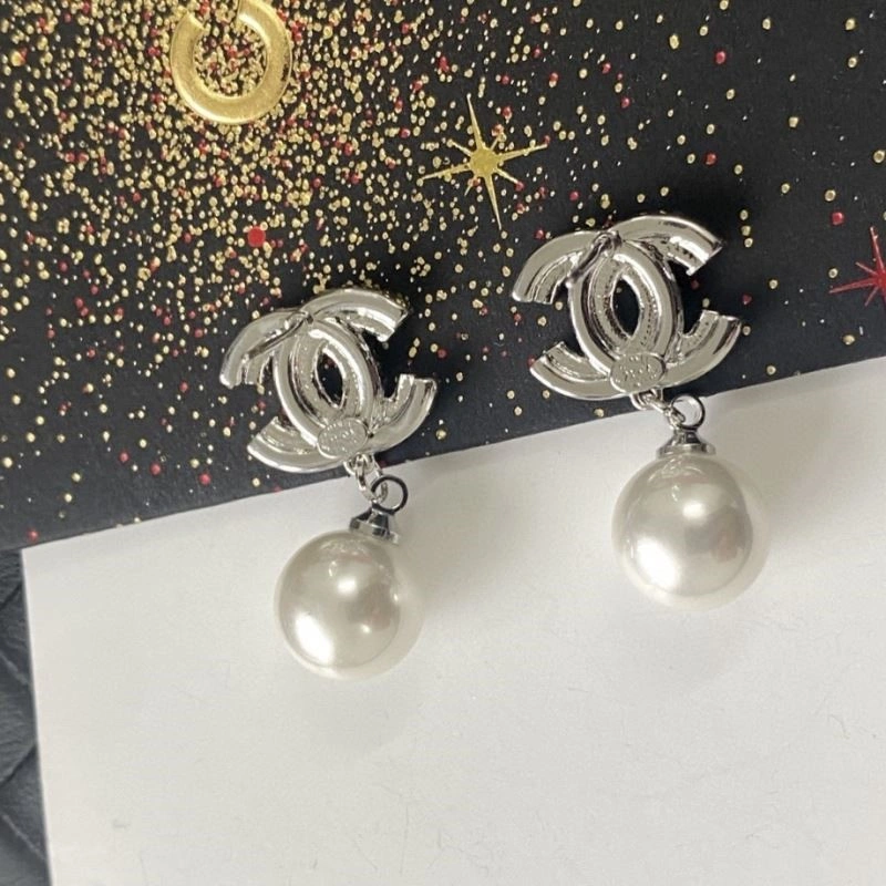 Unique Chanel Earrings 221454