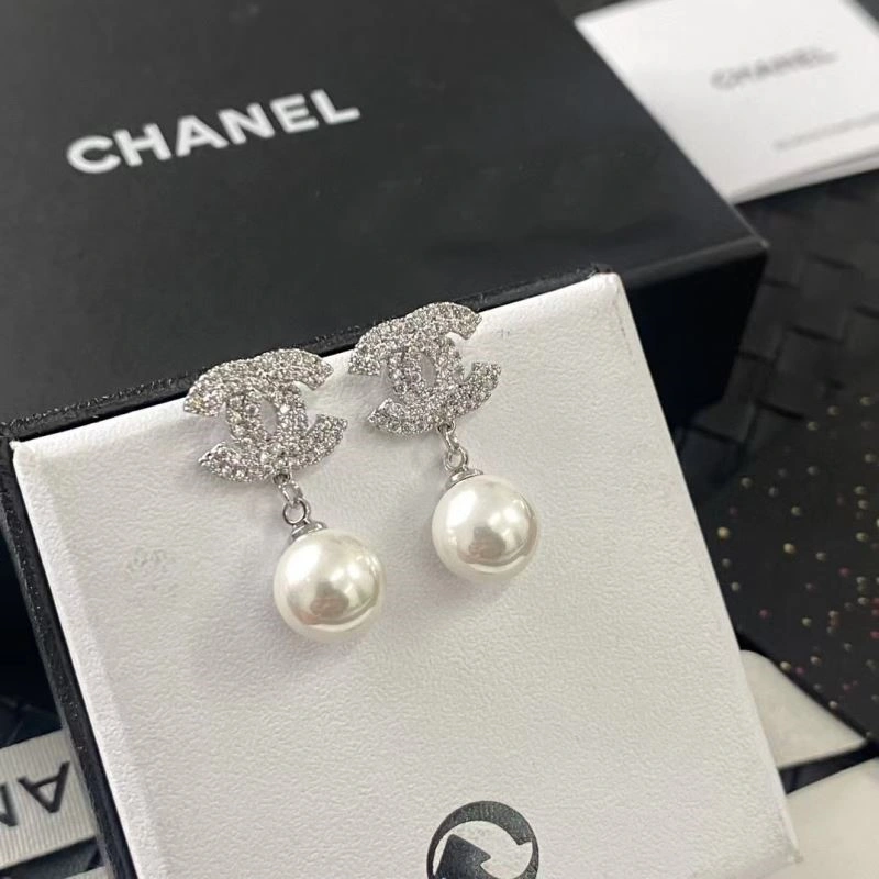 Unique Chanel Earrings 221454