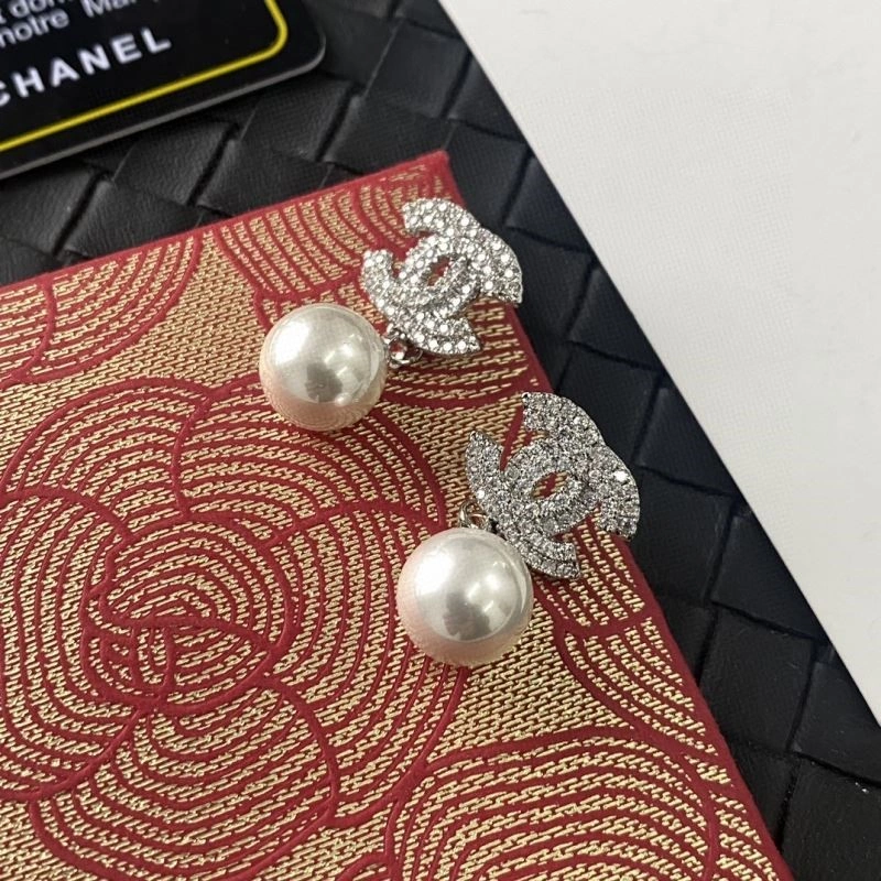 Unique Chanel Earrings 221454