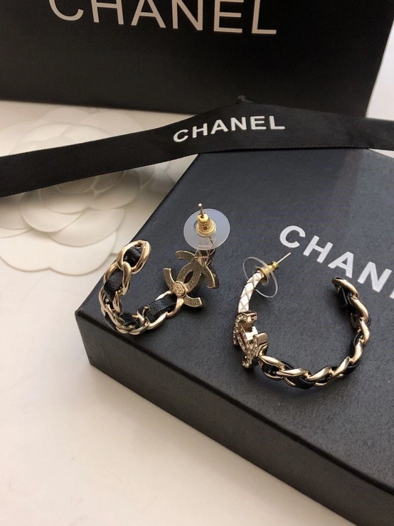 Lightweight Chanel Earrings 221413