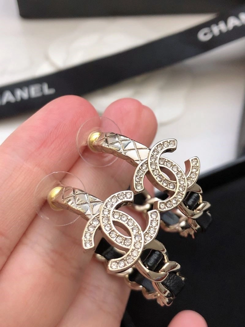 Lightweight Chanel Earrings 221413