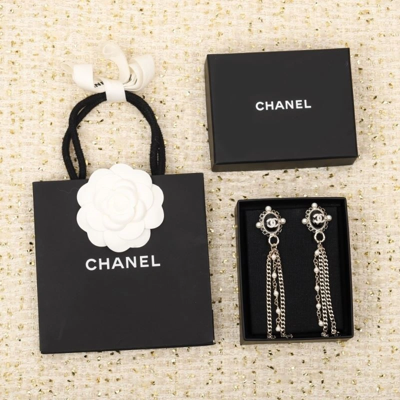 EyeCatching Chanel Earrings 221371