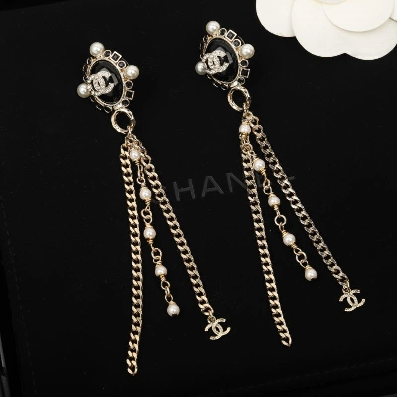 EyeCatching Chanel Earrings 221371