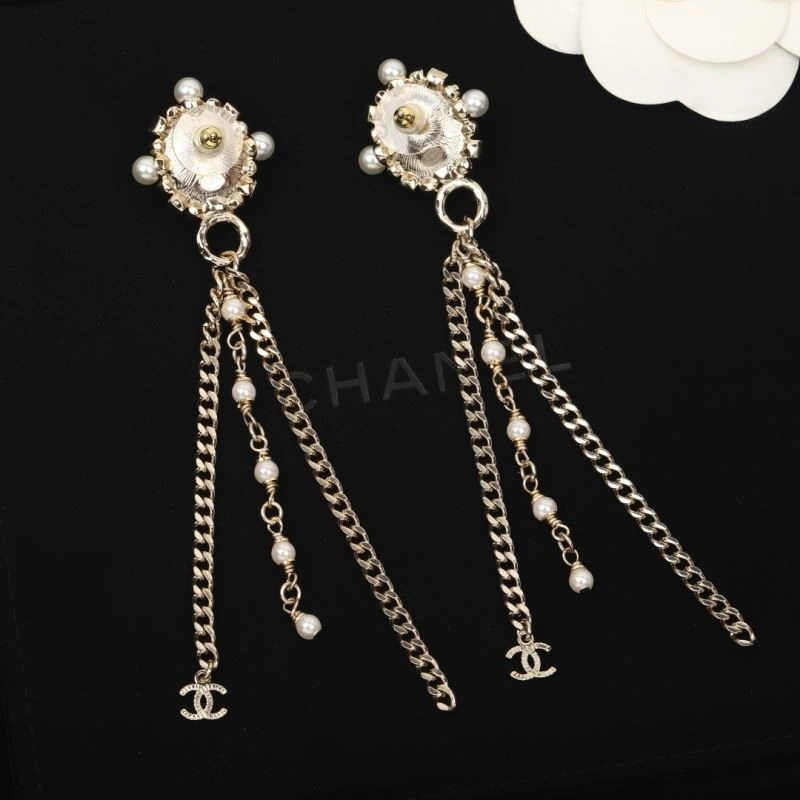 EyeCatching Chanel Earrings 221371