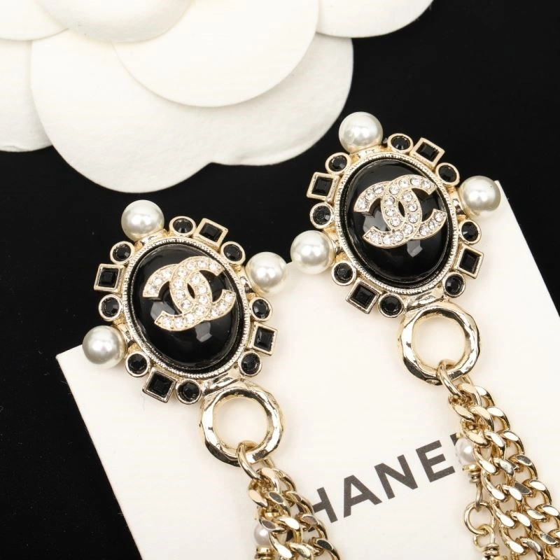 EyeCatching Chanel Earrings 221371