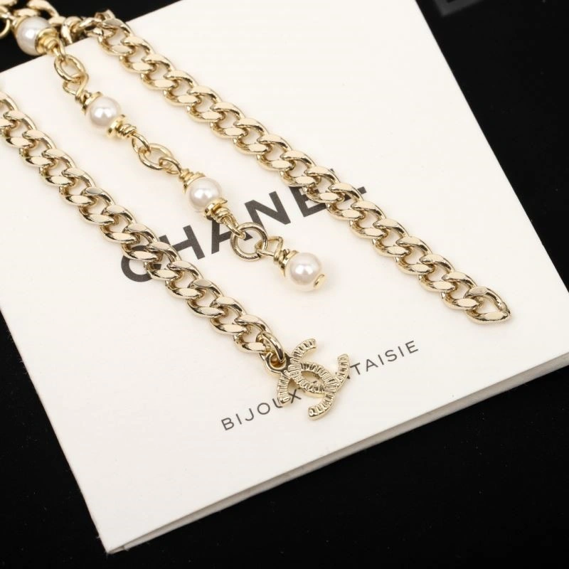 EyeCatching Chanel Earrings 221371