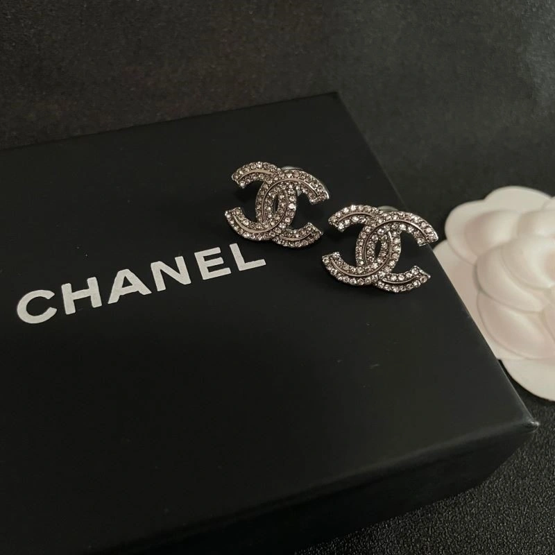 Comfortable Chanel Earrings 221382