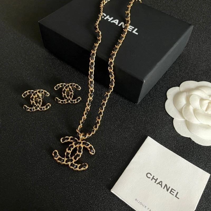 Chanel Earrings Lightweight 221343