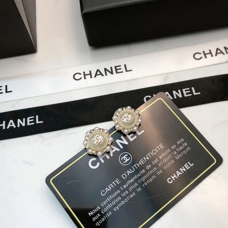 Chanel Earrings Comfortable 221335