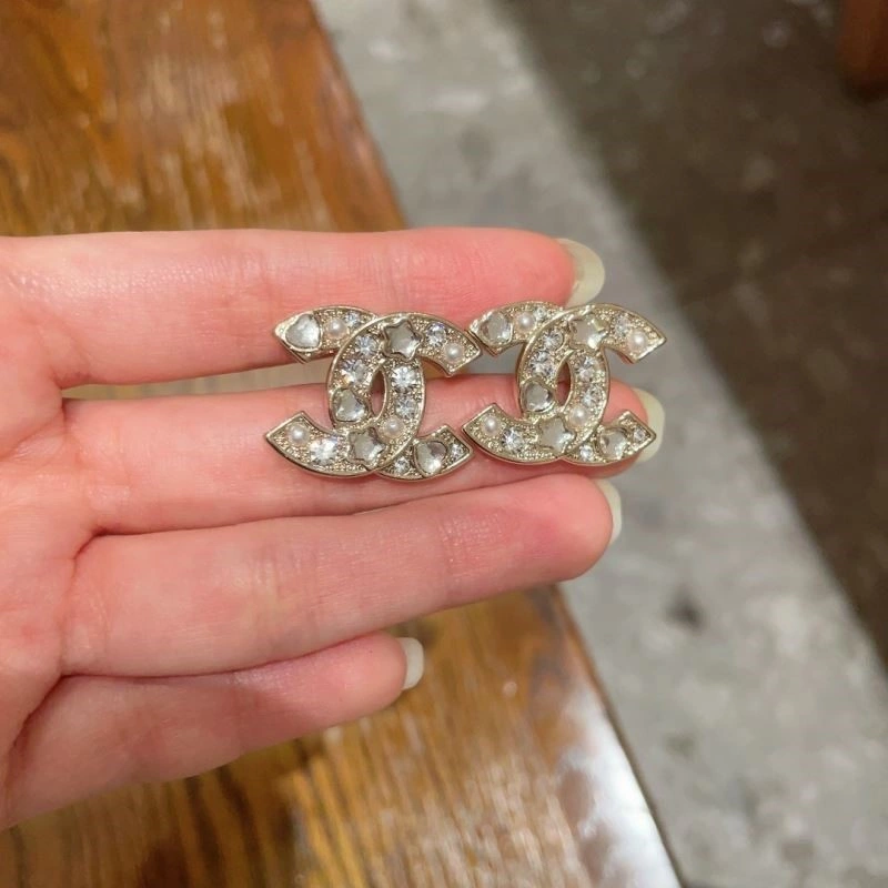Lightweight Chanel Earrings 221273
