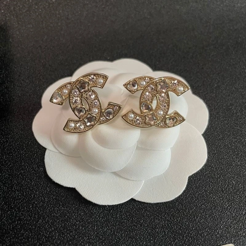 Lightweight Chanel Earrings 221273