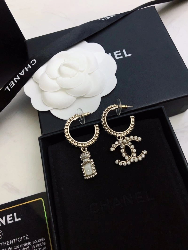 Stylish Chanel Earrings 221228