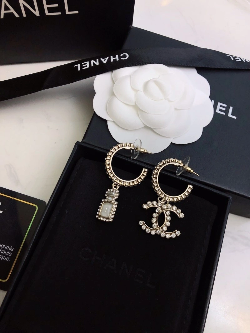 Stylish Chanel Earrings 221228