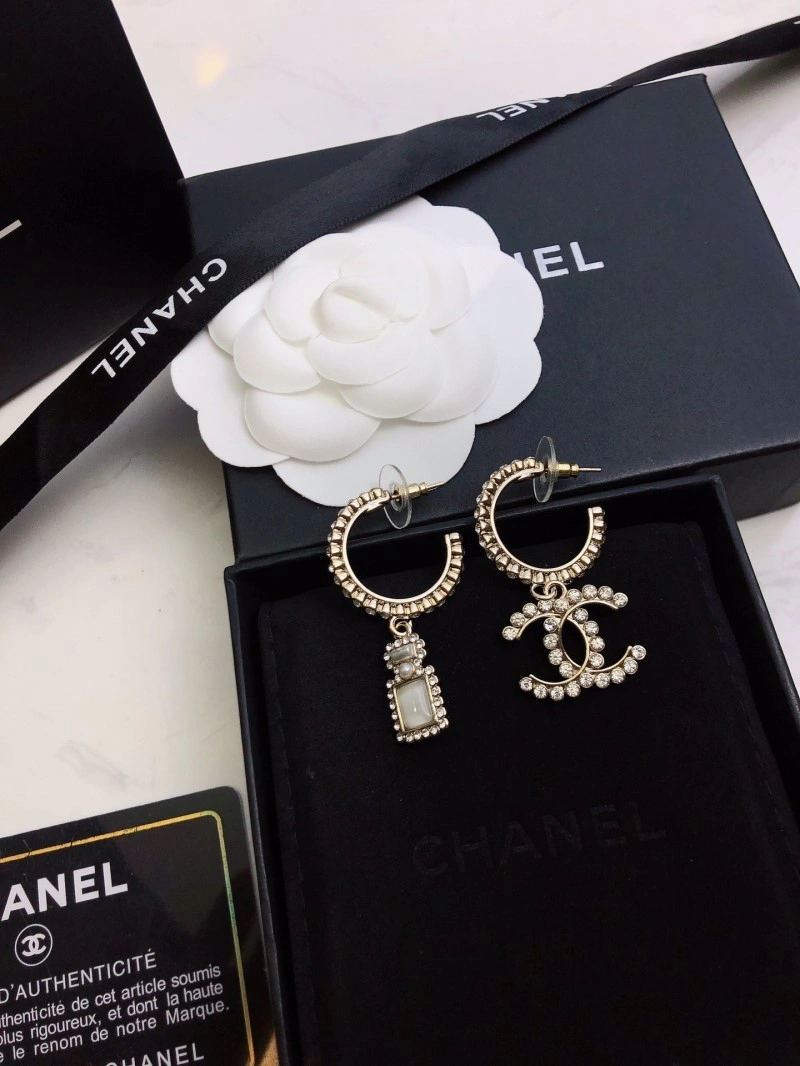 Stylish Chanel Earrings 221228