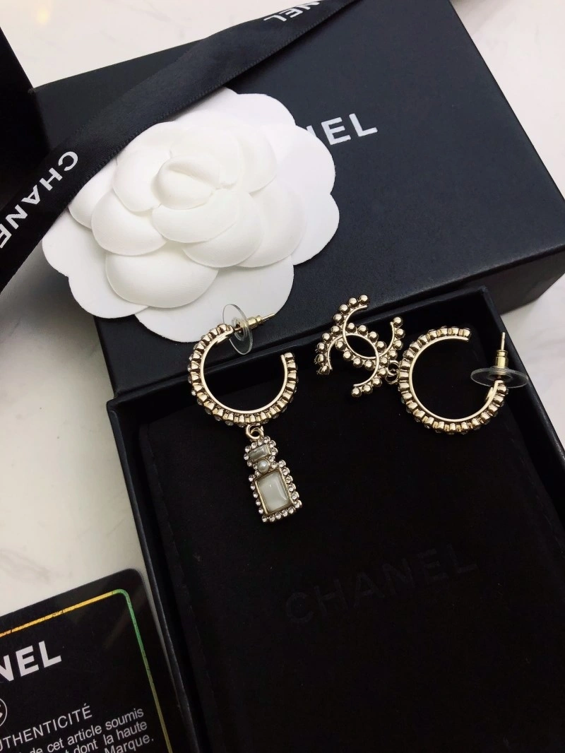 Stylish Chanel Earrings 221228