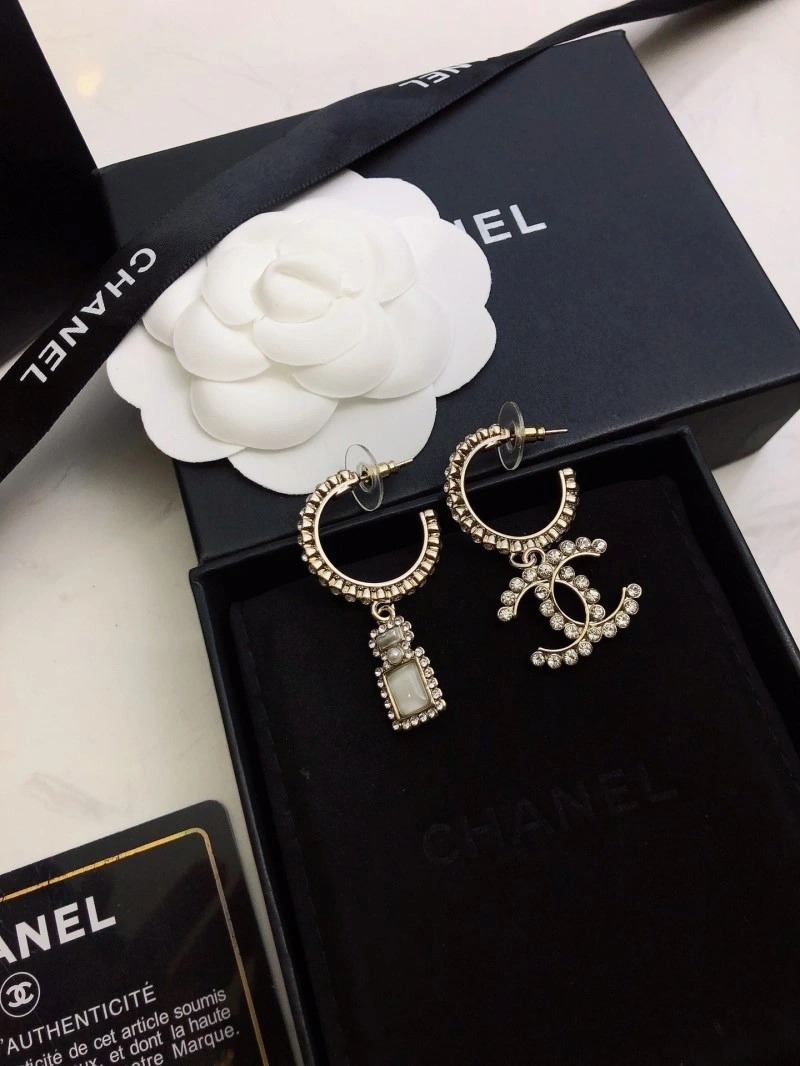 Stylish Chanel Earrings 221228