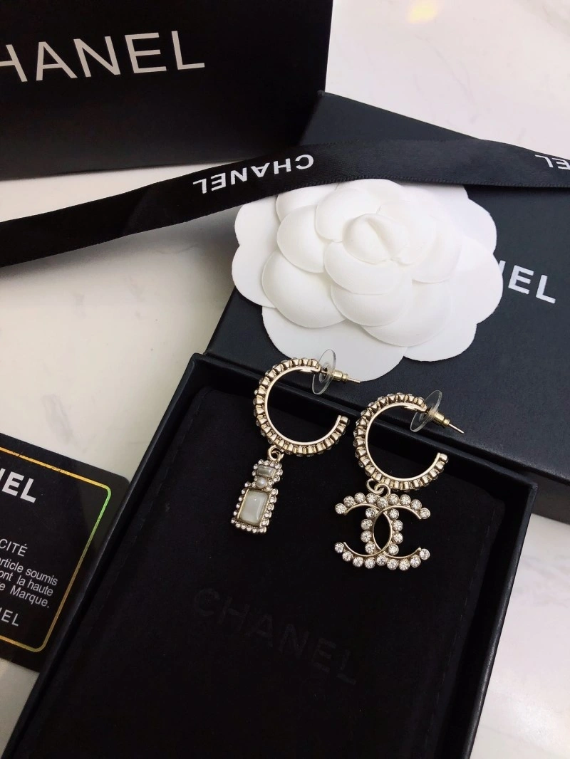 Stylish Chanel Earrings 221228