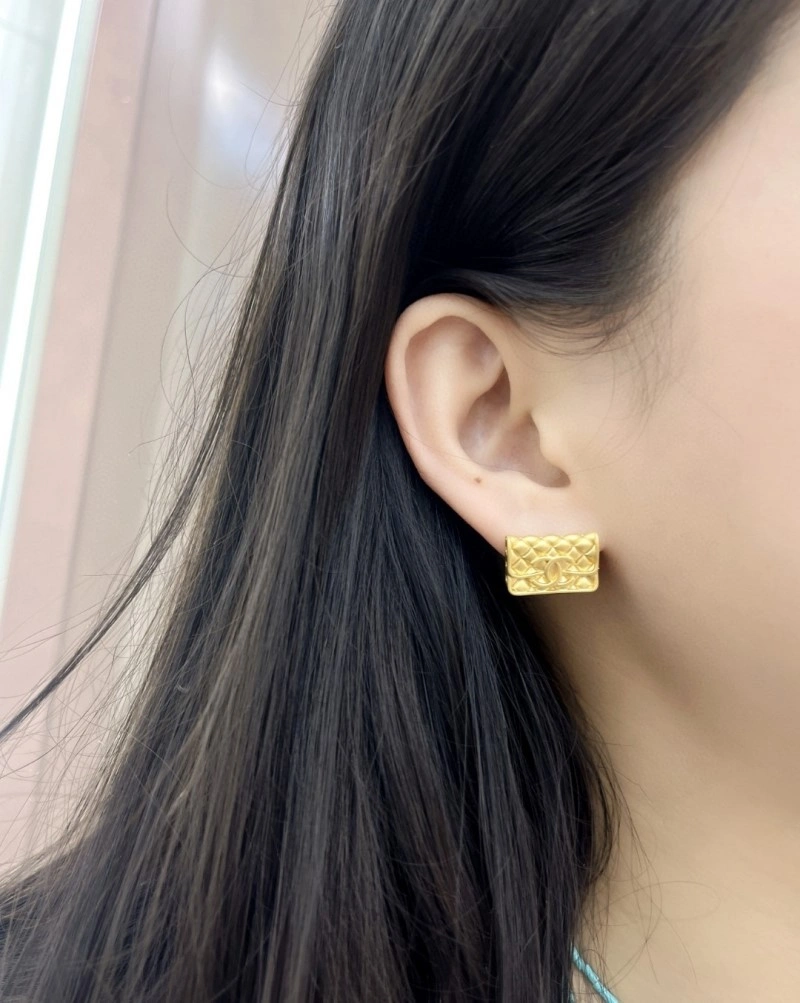 Unique Chanel Earrings 221212