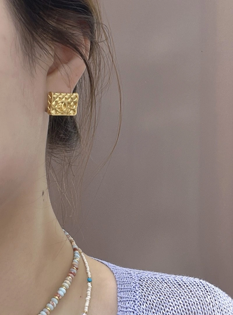 Unique Chanel Earrings 221212