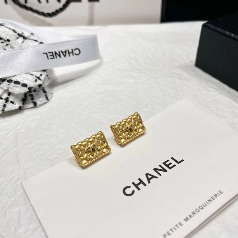 Unique Chanel Earrings 221212