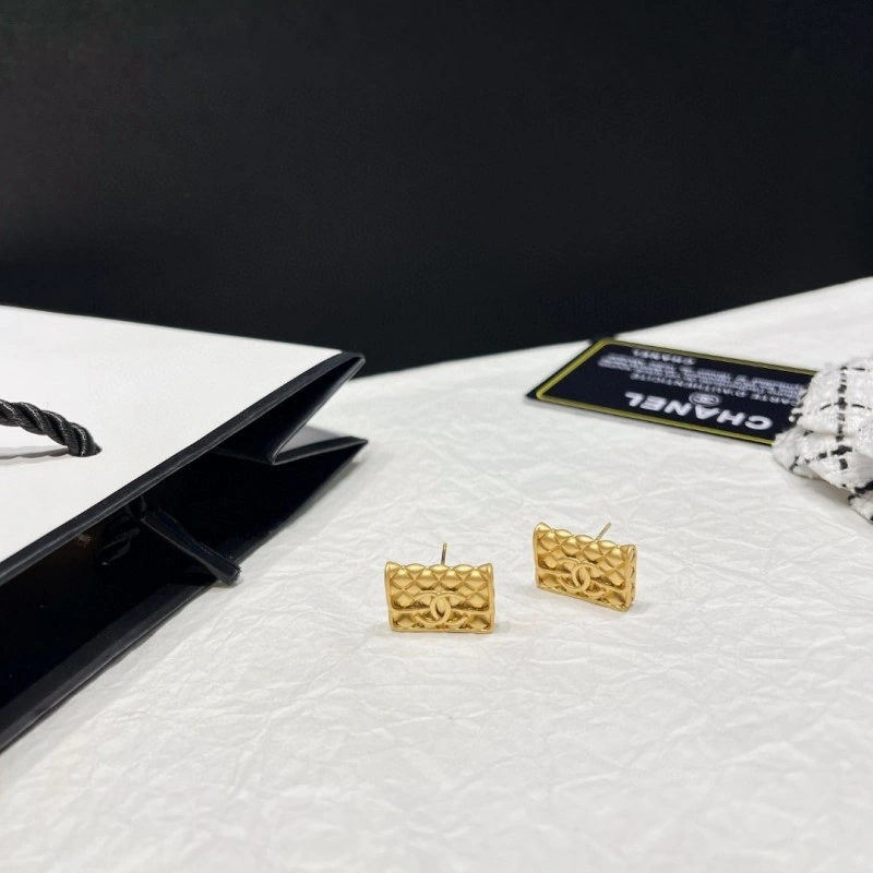 Unique Chanel Earrings 221212