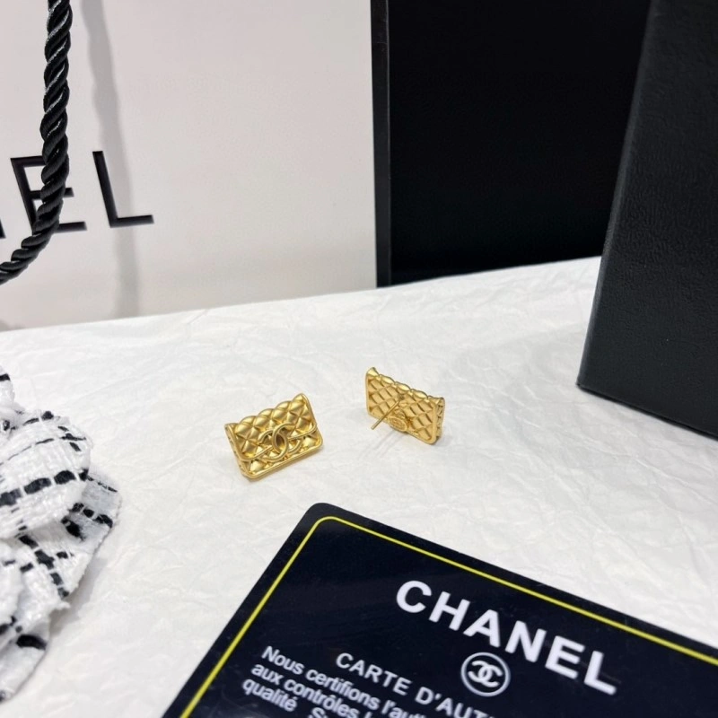 Unique Chanel Earrings 221212