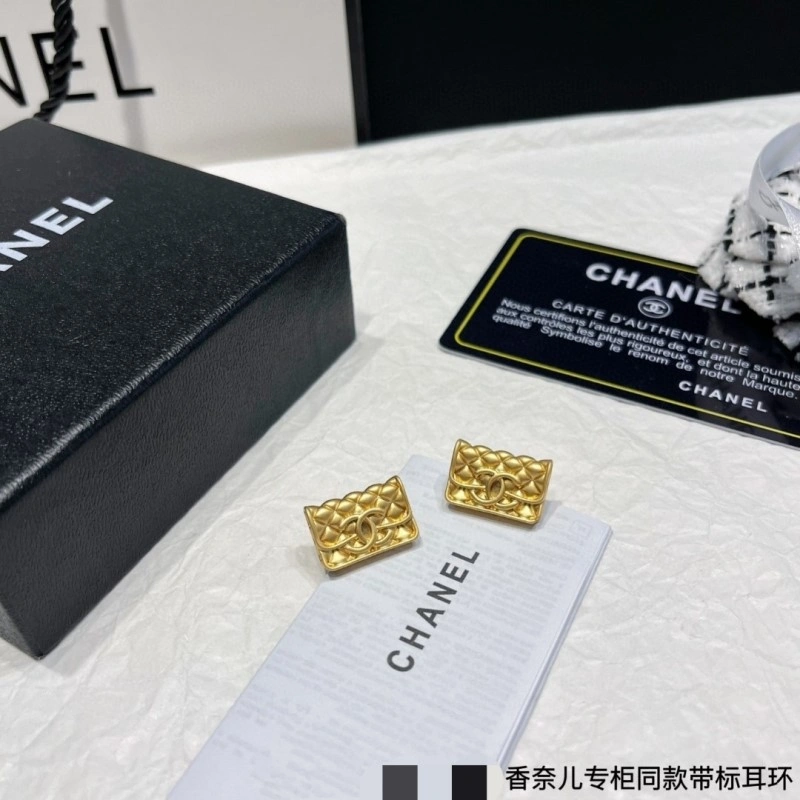 Unique Chanel Earrings 221212