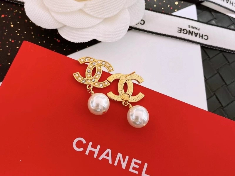 Sleek Chanel Earrings 221193