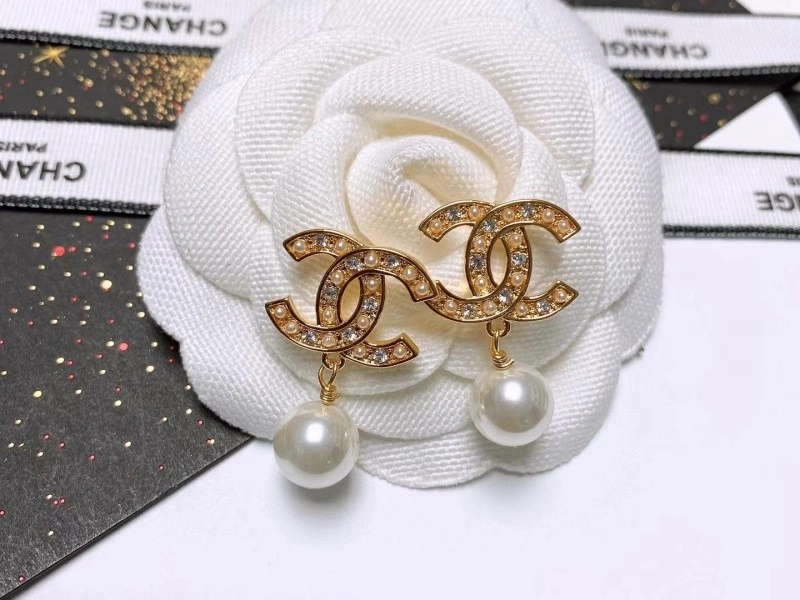 Sleek Chanel Earrings 221193
