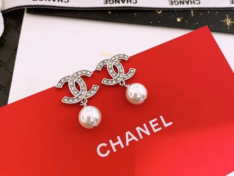 Sleek Chanel Earrings 221193