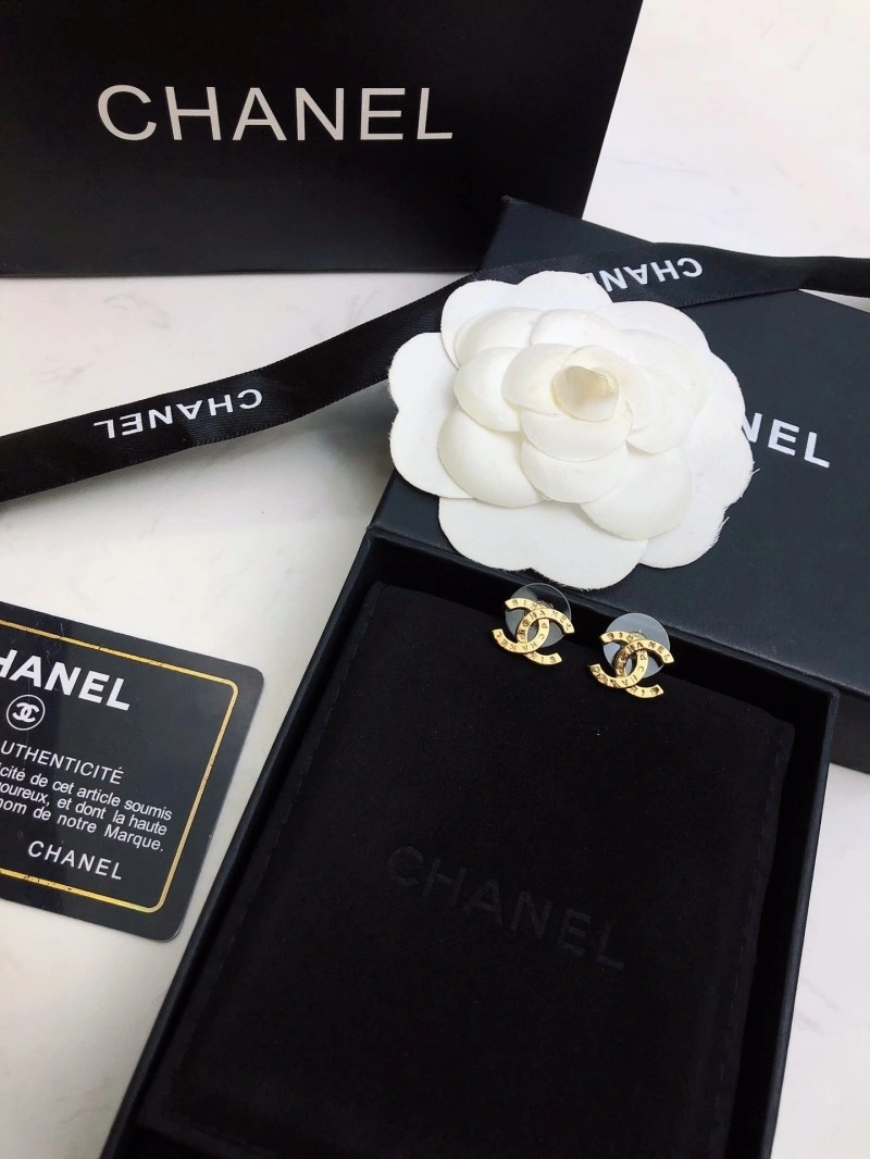 Comfortable Chanel Earrings 221165