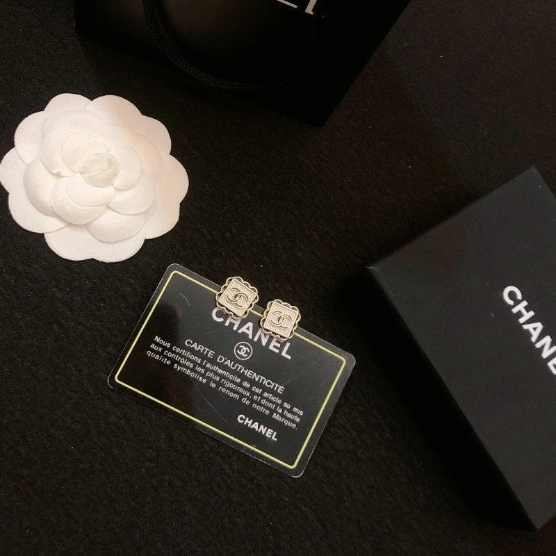 Chanel Earrings MoistureWicking 221161