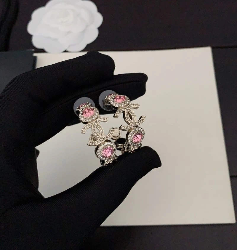 Lightweight Chanel Earrings 221133