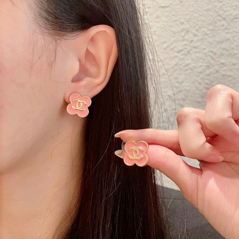 Sleek Chanel Earrings 221112