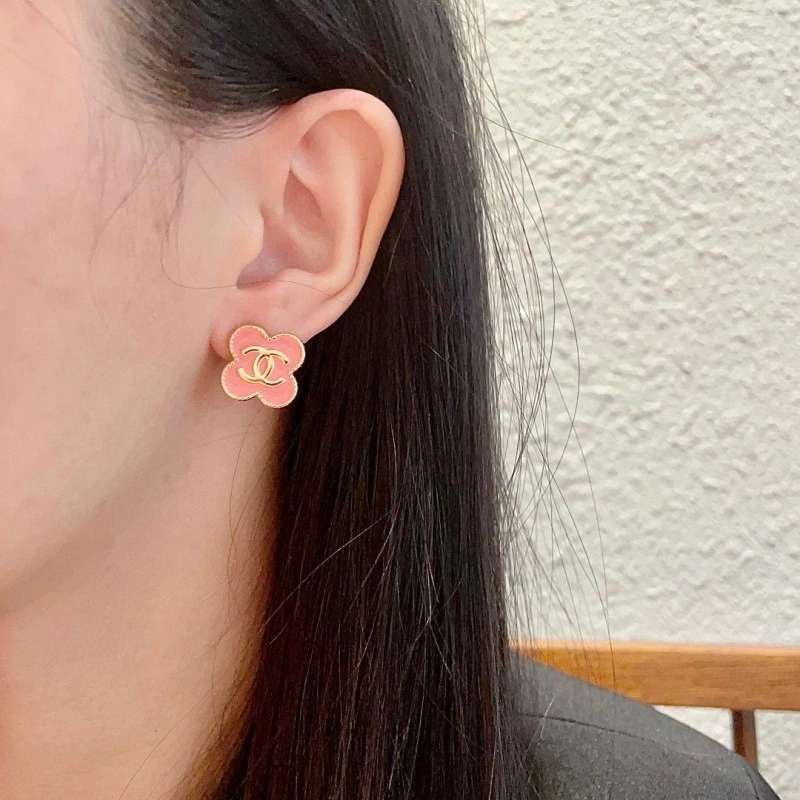 Sleek Chanel Earrings 221112