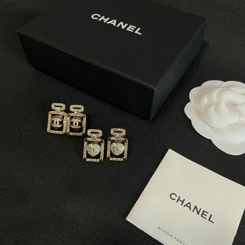 Chanel Earrings Effortless 221116