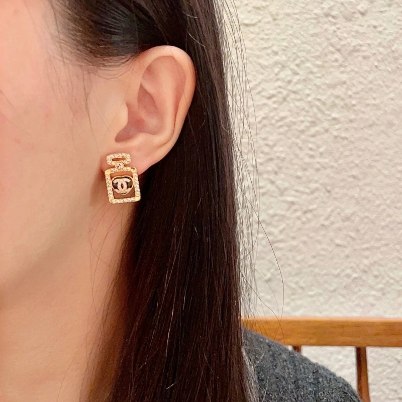 Chanel Earrings Effortless 221116