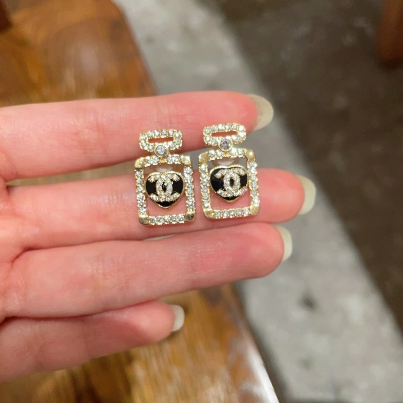 Chanel Earrings Effortless 221116