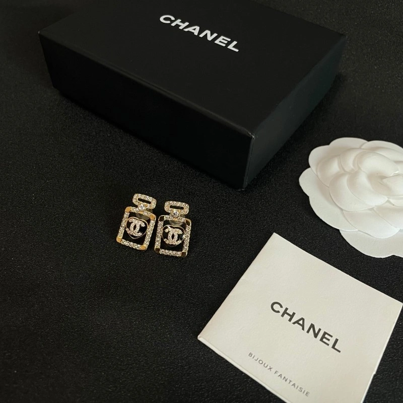 Chanel Earrings Effortless 221116