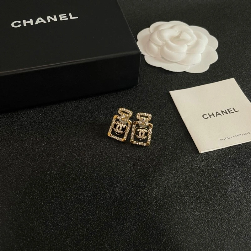 Chanel Earrings Effortless 221116