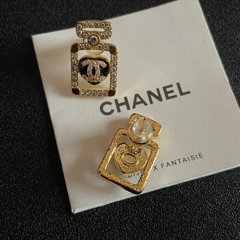 Chanel Earrings Effortless 221116