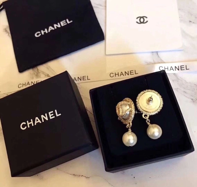 Snug Chanel Earrings 221105